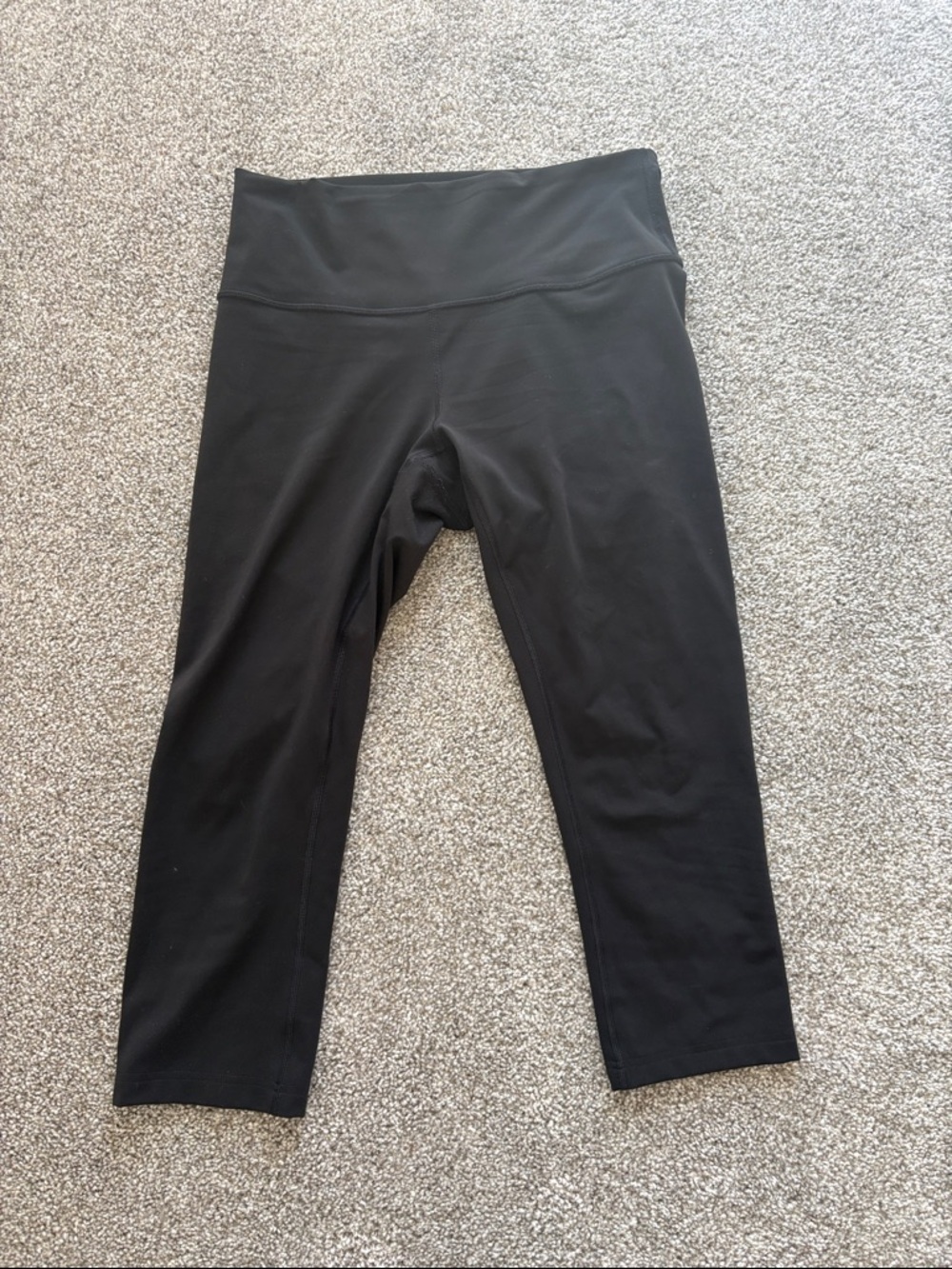 Women’s size 8 lululemon capris